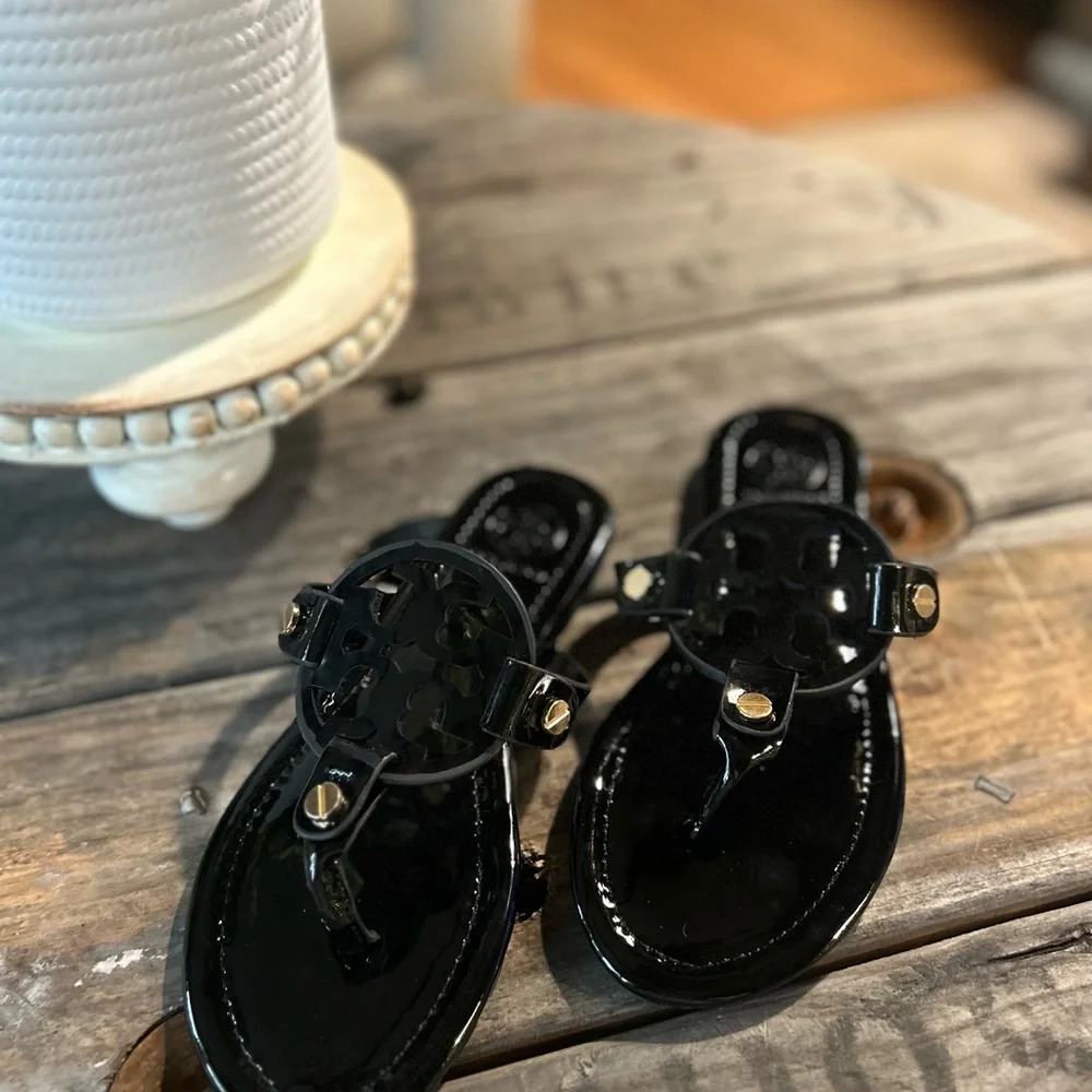 Stylish Black Women's Sandals - Picture 2 of 4